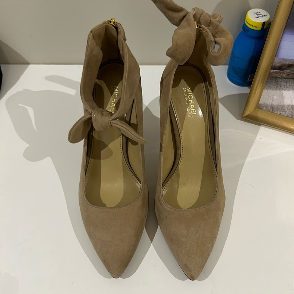 Authentic Michael kors stiletto heels in size 6